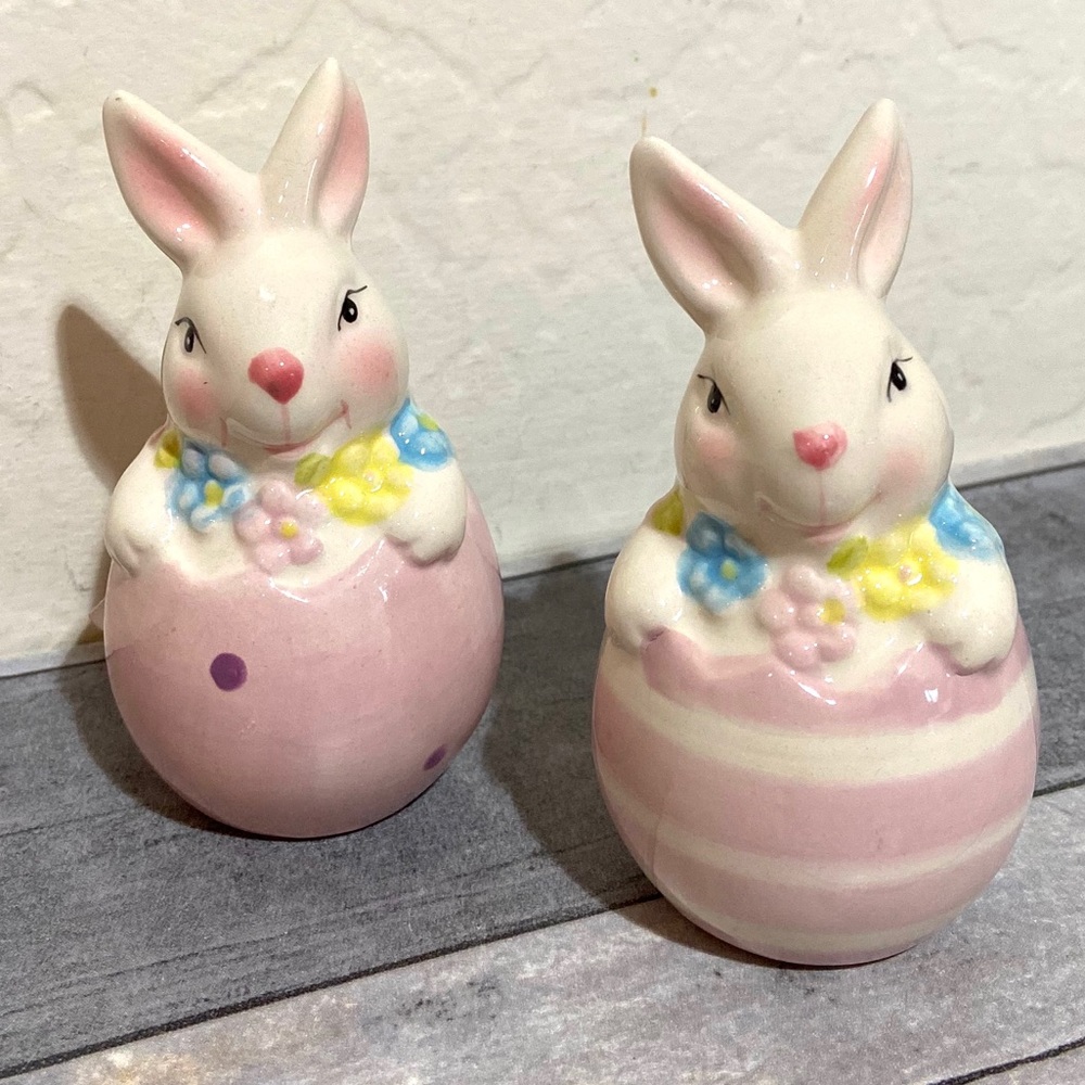 Easter Bunny Rabbit Salt and Pepper Shakers